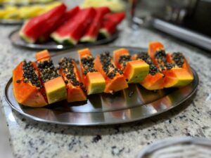 Frutas frescas no café da manhã